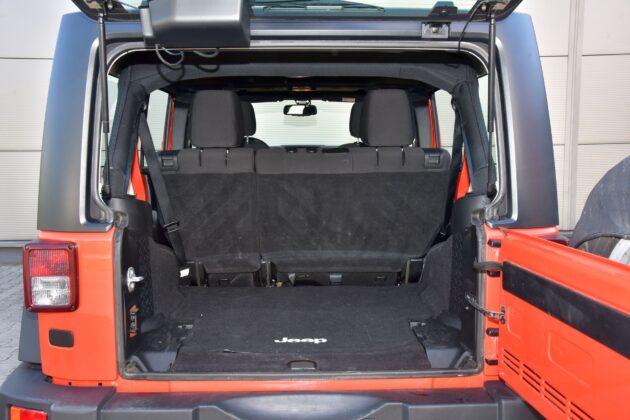 Jeep Wrangler JK - bagażnik