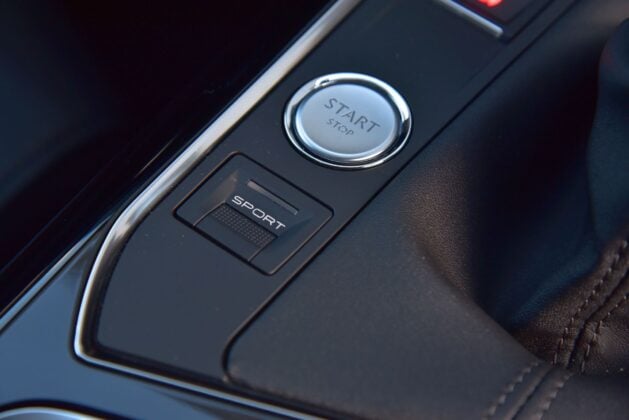 Peugeot 3008 II - przycisk Start/Stop
