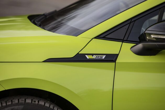 Skoda Enyaq Coupe RS iV (2023) - test - emblemat RS