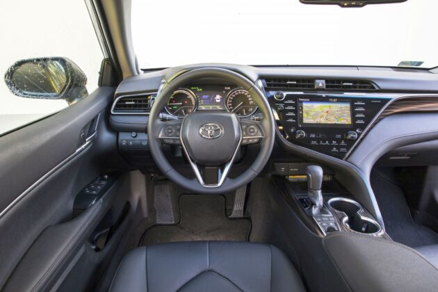 Toyota Camry XV70 - deska rozdzielcza