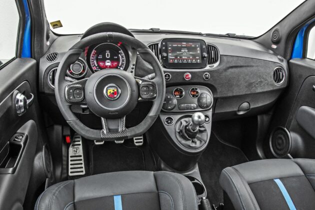 Abarth 695 Tributo 131 Rally - deska rozdzielcza