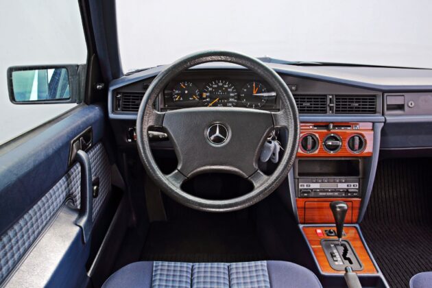 Mercedes W201 - deska rozdzielcza