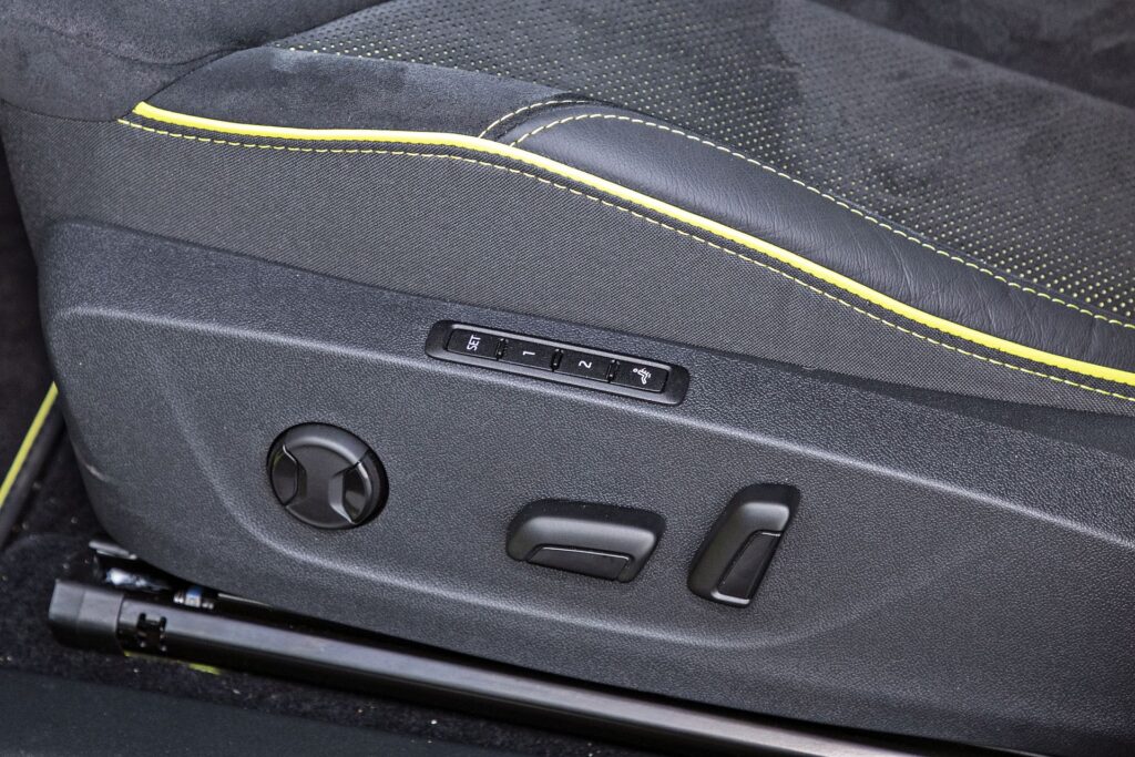 Skoda Enyaq Coupe RS iV - fotel kierowcy