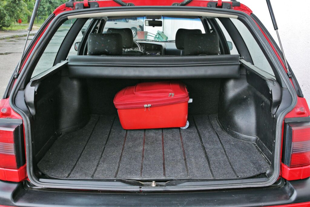 VW Passat B4 Variant - bagażnik