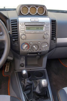 Ford Ranger IV - konsola środkowa