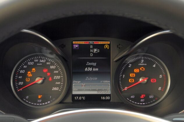 Mercedes Klasy C W205 - zegary
