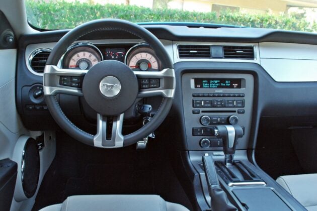 Ford Mustang V FL - deska rozdzielcza