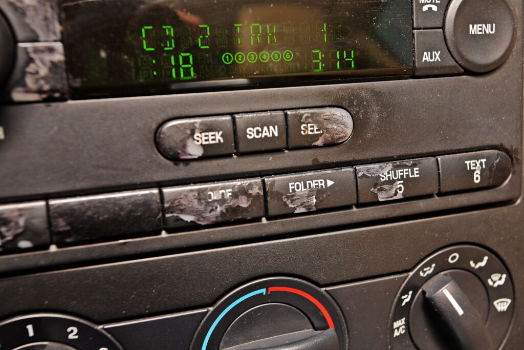 Ford Mustang V - radio