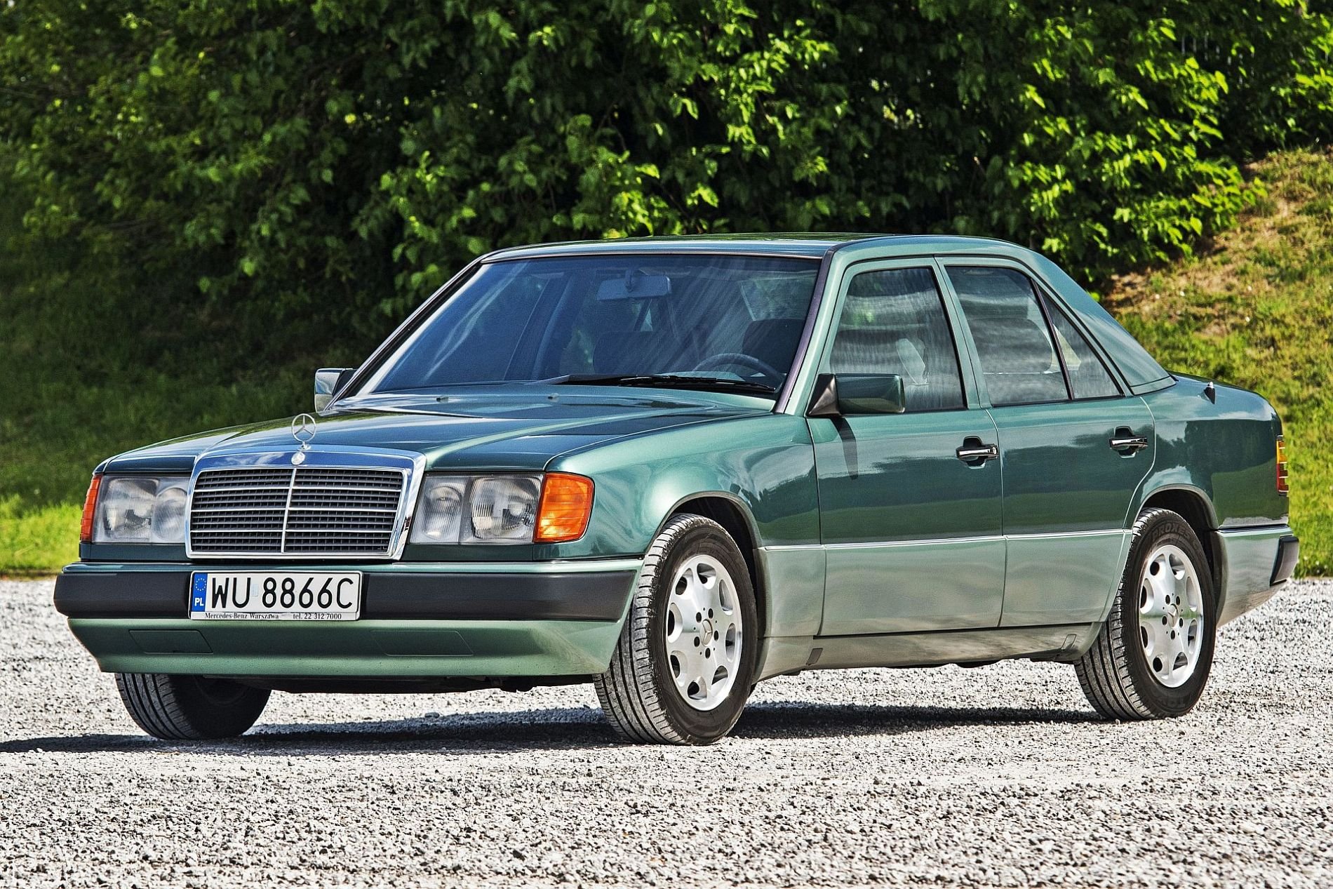 Ile kosztował nowy Mercedes W124 w 1990 roku?