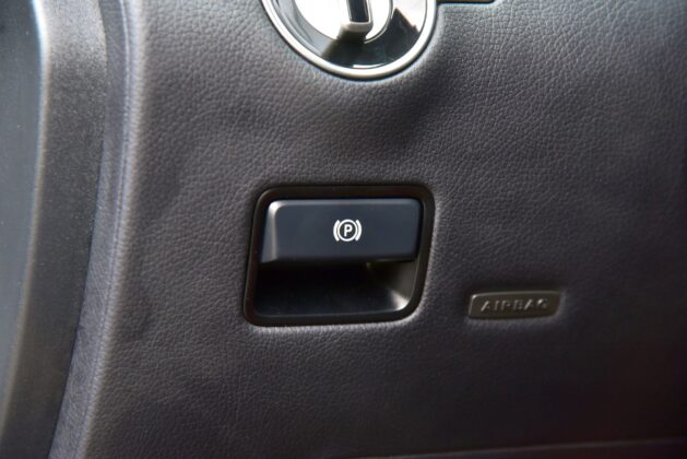 Mercedes GLE W166 - przycisk hamulca