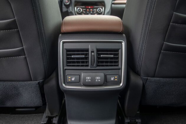 Subaru Forester - tył konsoli