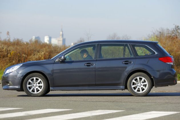 Subaru Legacy V - bok