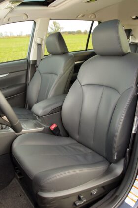 Subaru Legacy V - fotele