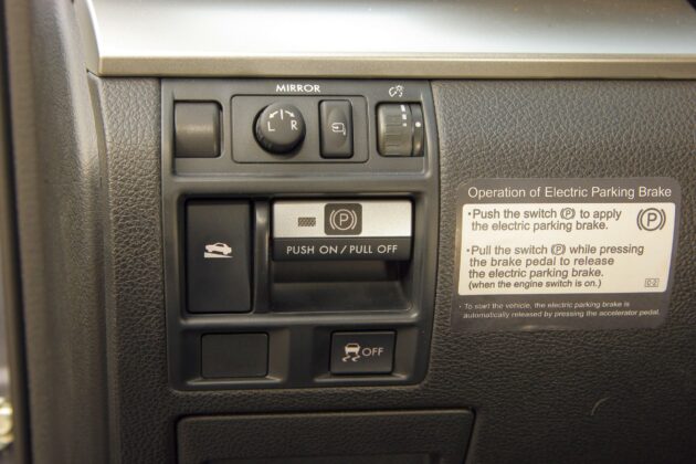 Subaru Legacy V - panel hamulca elektrycznego