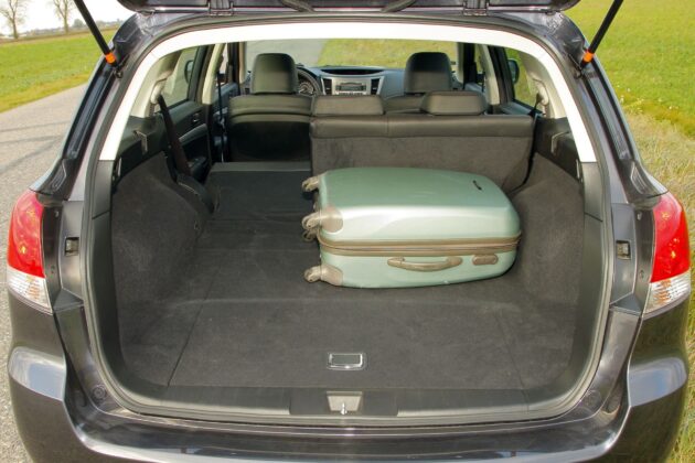 Subaru Legacy V - bagażnik