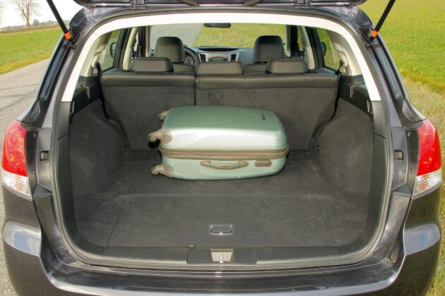 Subaru Legacy V - bagażnik