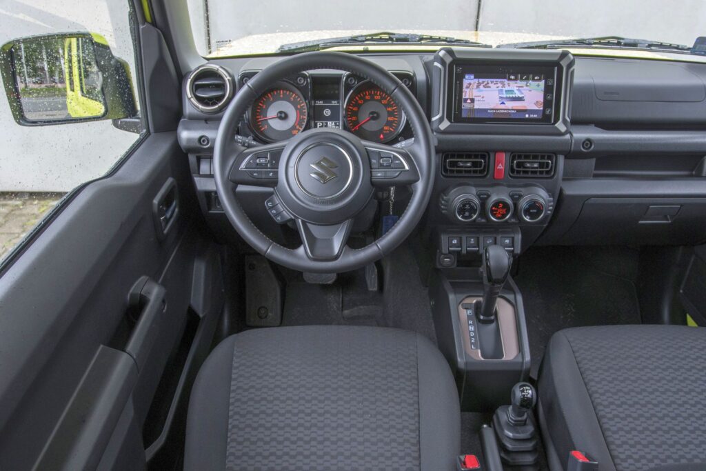 Suzuki Jimny IV - deska rozdzielcza
