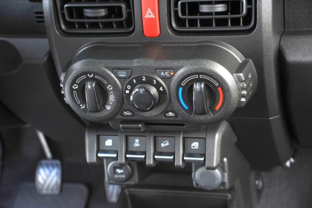 Suzuki Jimny IV - panel klimatyzacji