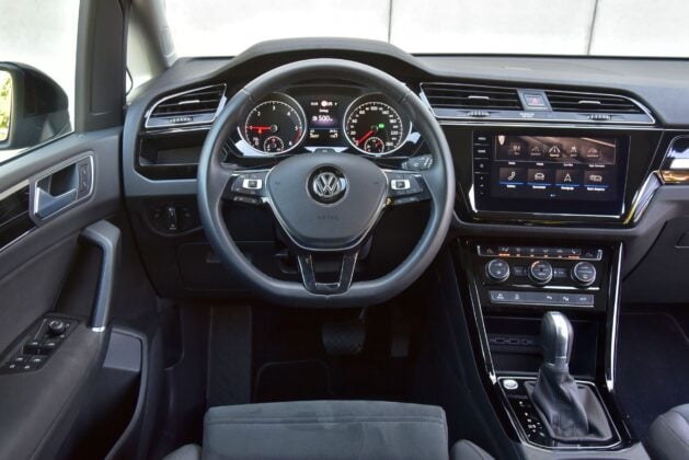 Volkswagen Touran II - deska rozdzielcza