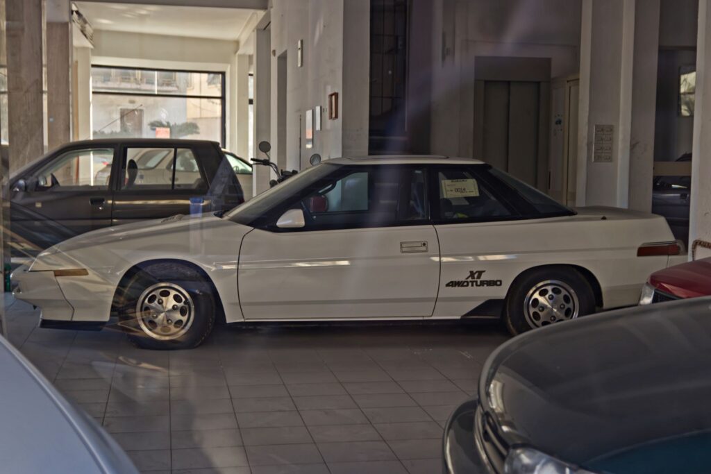 Un showroom Subaru abandonat