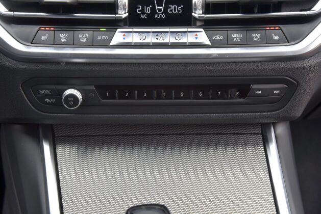 BMW serii 3 G20 - panel radia