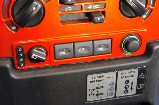 Land Rover Defender I - panel przycisków