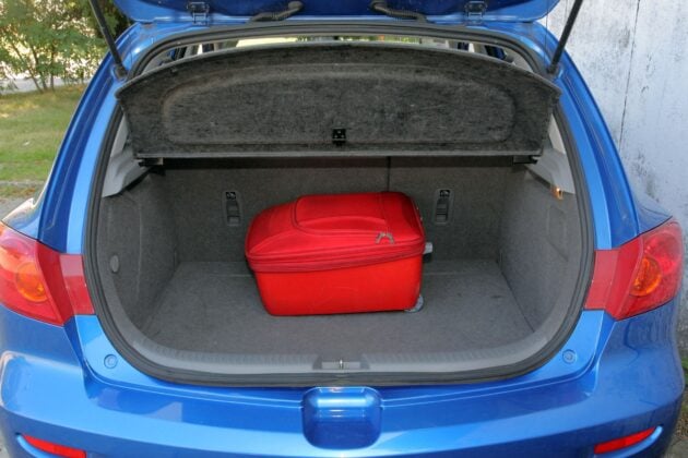 Mazda 3 I - bagażnik