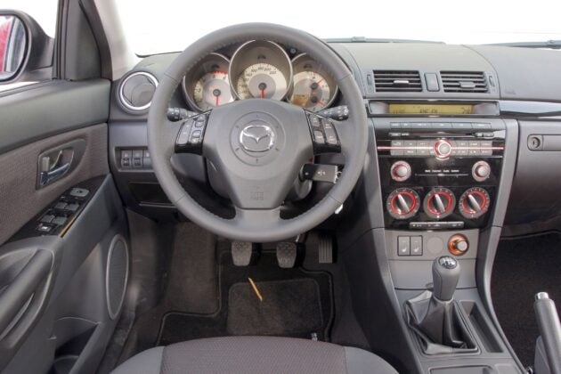 Mazda 3 I - deska rozdzielcza