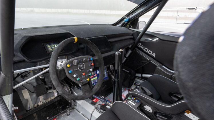 Skoda Fabia RS Rally2 (2023) – wnętrze