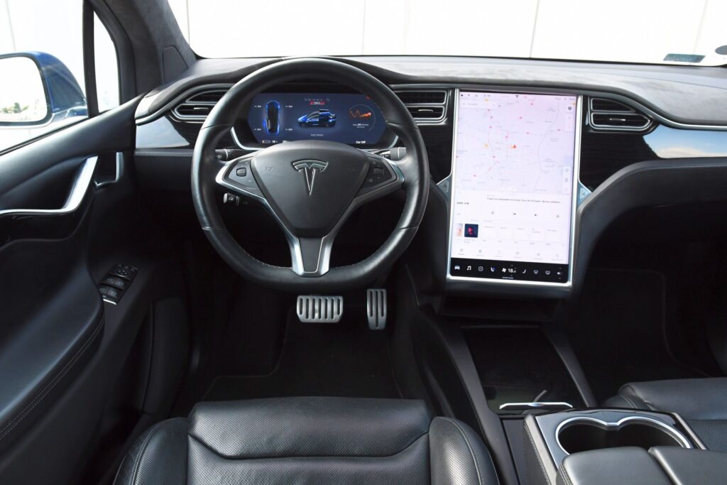 Tesla Model X - deska rozdzielcza