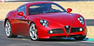 Alfa Romeo 8C Competizione - przód