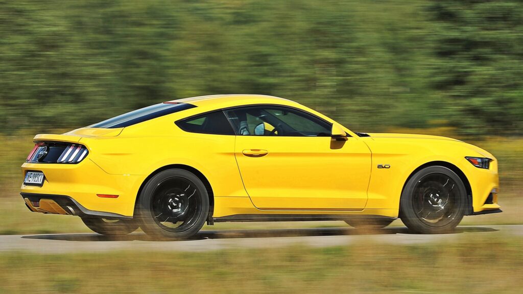 Ford Mustang - bok