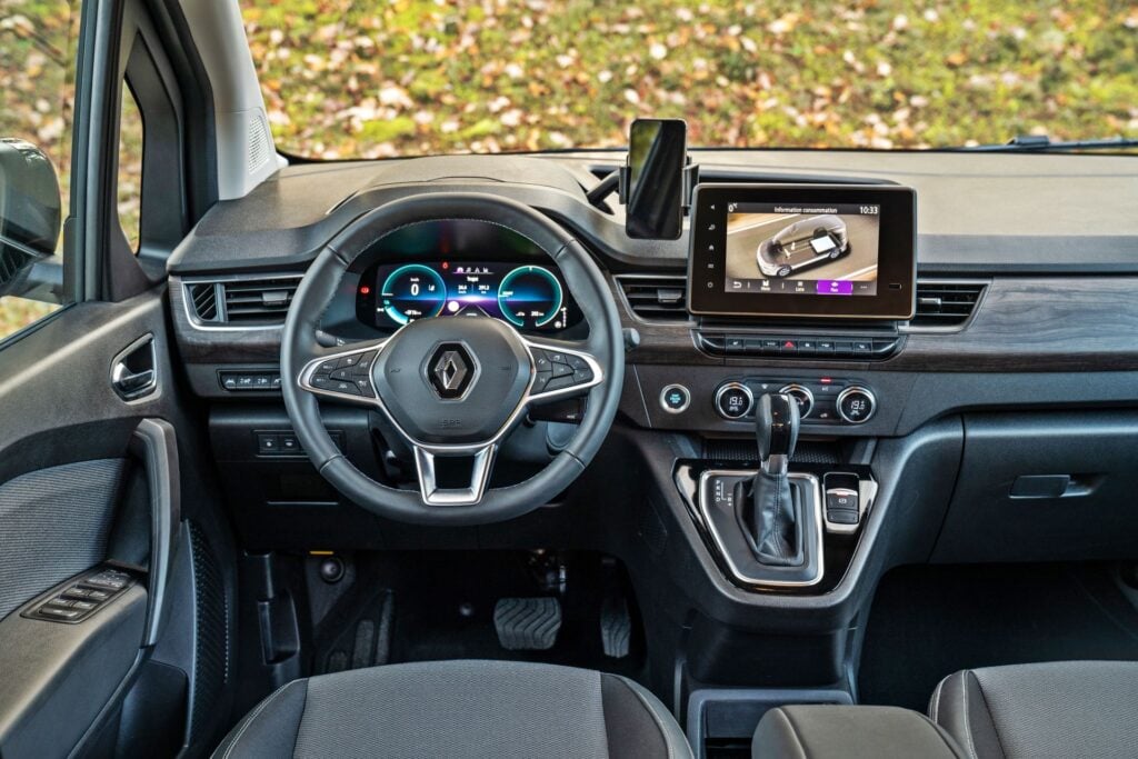 Renault Kangoo E-Tech - deska rozdzielcza