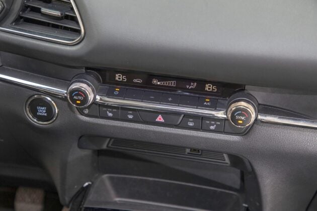 Mazda CX-30 - panel klimatyzacji