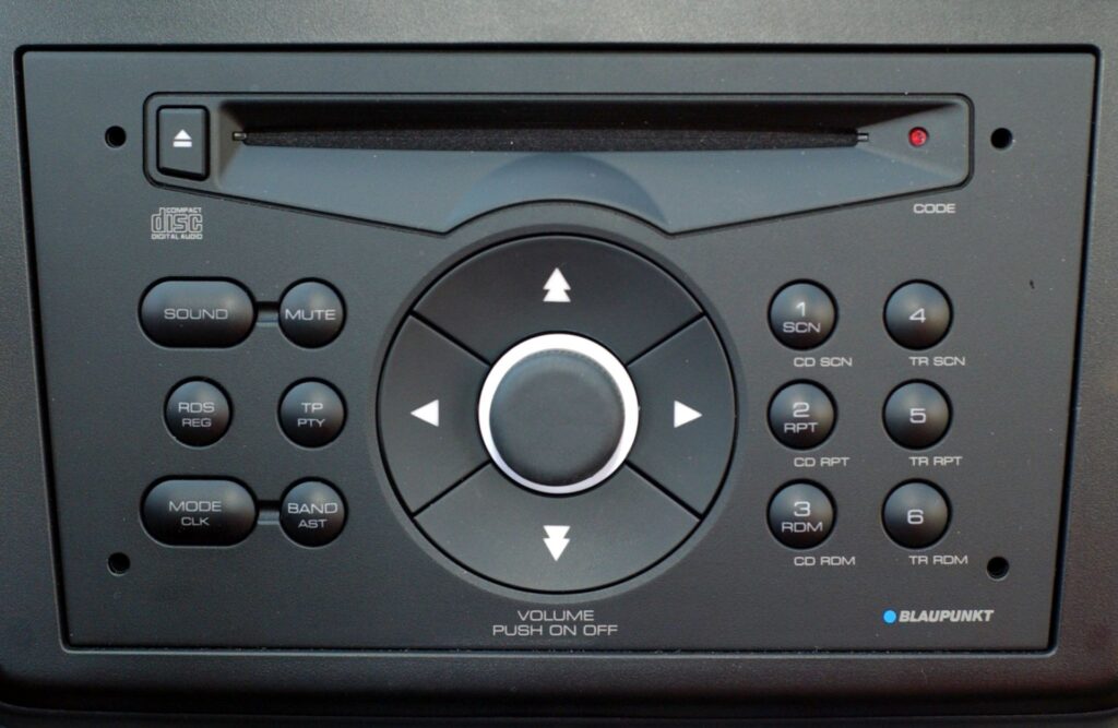 Suzuki Ignis II - panel multimediów