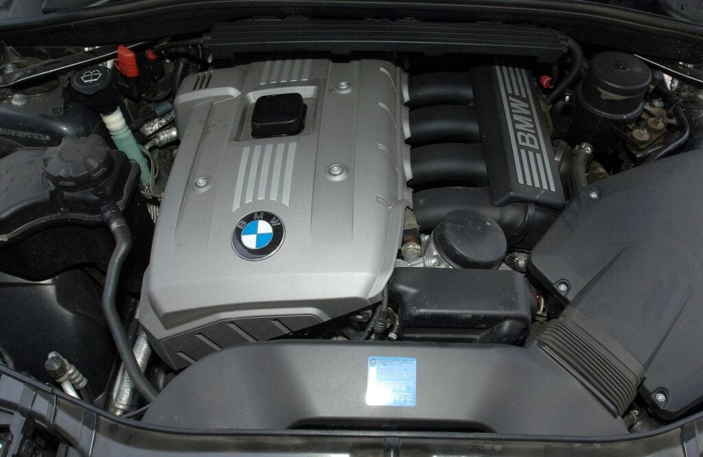 BMW 130i E87 3.0 R6 265KM 6MT WI4875E 11-2006