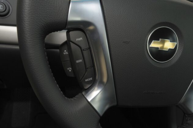 Chevrolet Epica - przyciski na kierownicy
