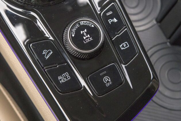 Kia Sportage V - panel przycisków
