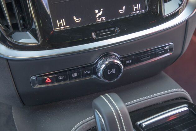 Volvo V60 II - panel przycisków