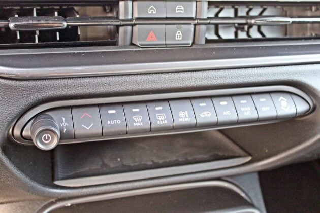 Fiat 600e - panel klimatyzacji