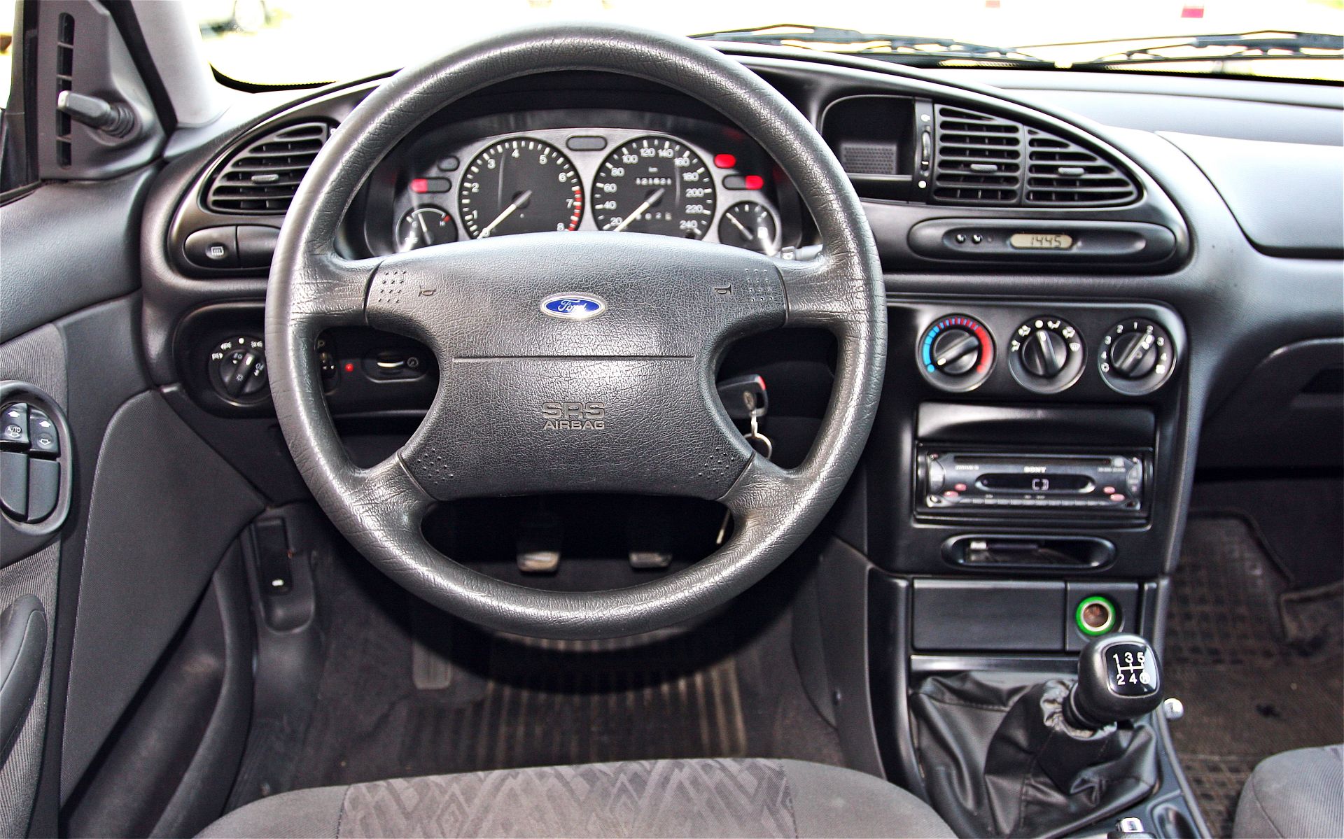 Ford Mondeo Mk2 - deska rozdzielcza