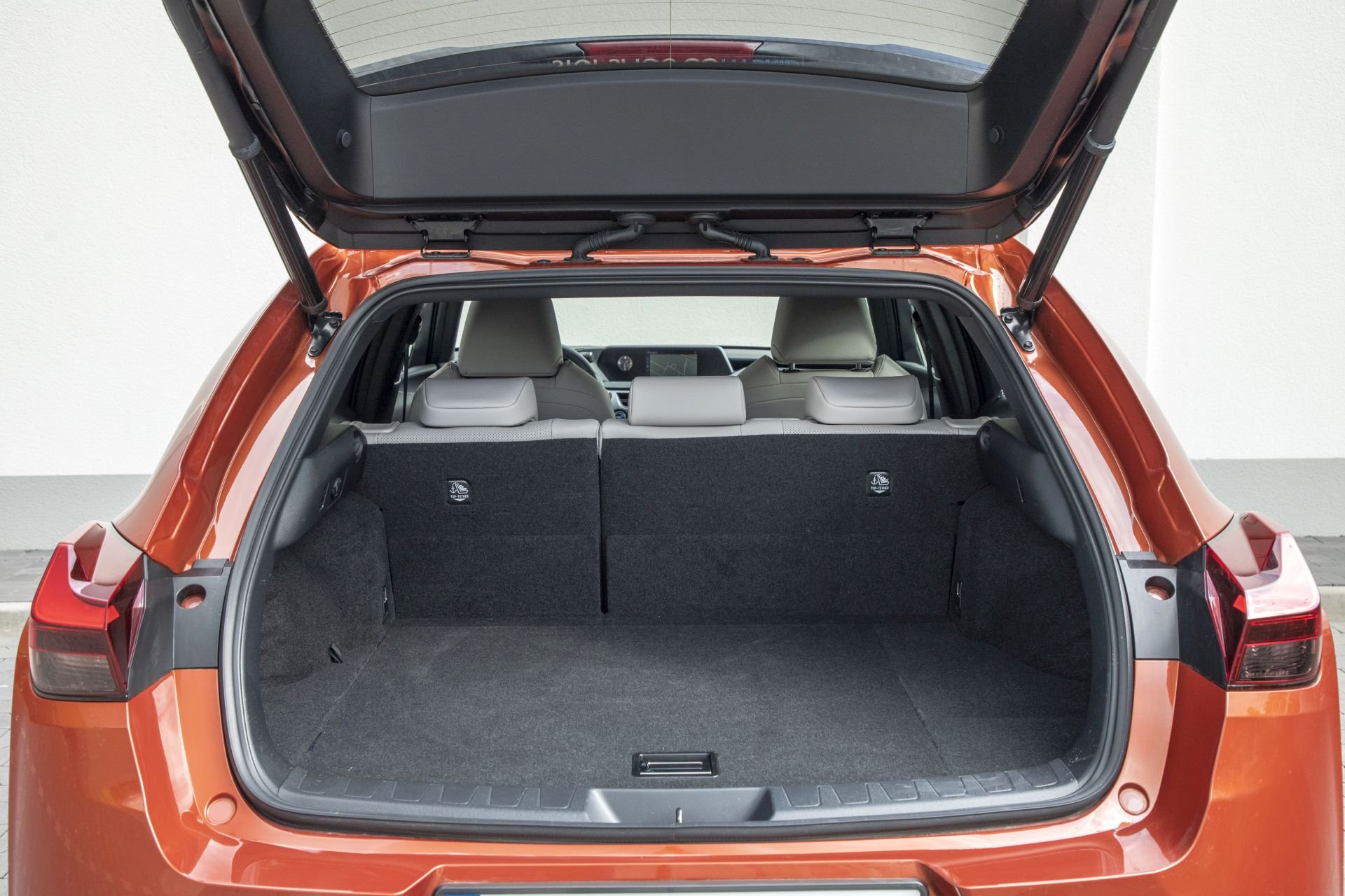 Lexus UX - bagażnik