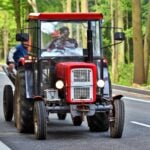 Czy traktorem można wjechać na autostradę?