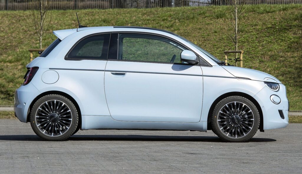 FIAT 500 III BEV Icon 42kWh 118KM 1AT FWD SB099CE 03-2021