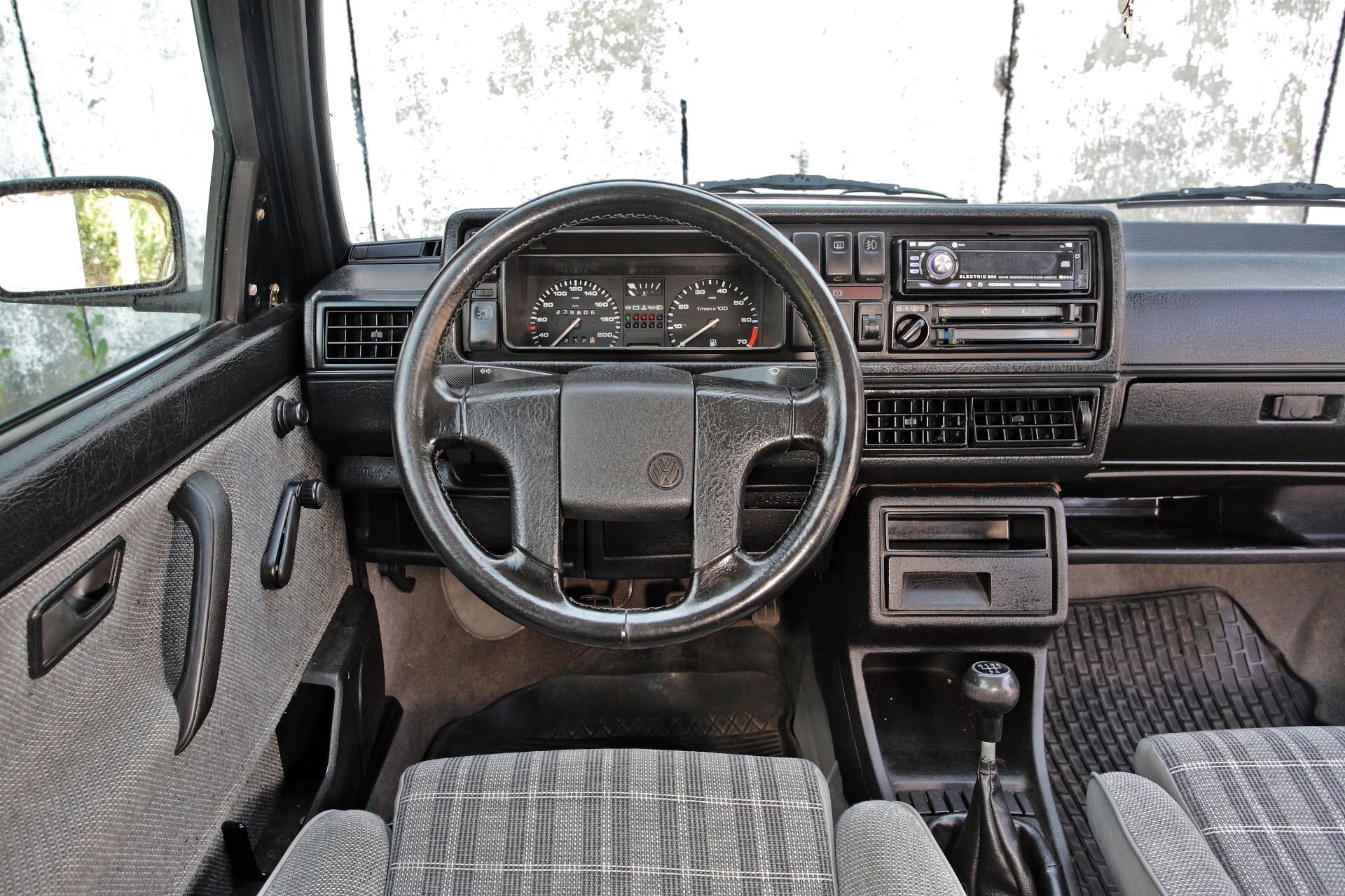VW Golf II - deska rozdzielcza