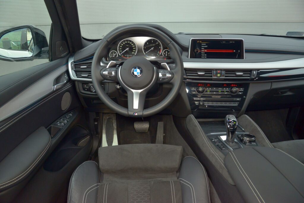 BMW X6 F16 kokpit