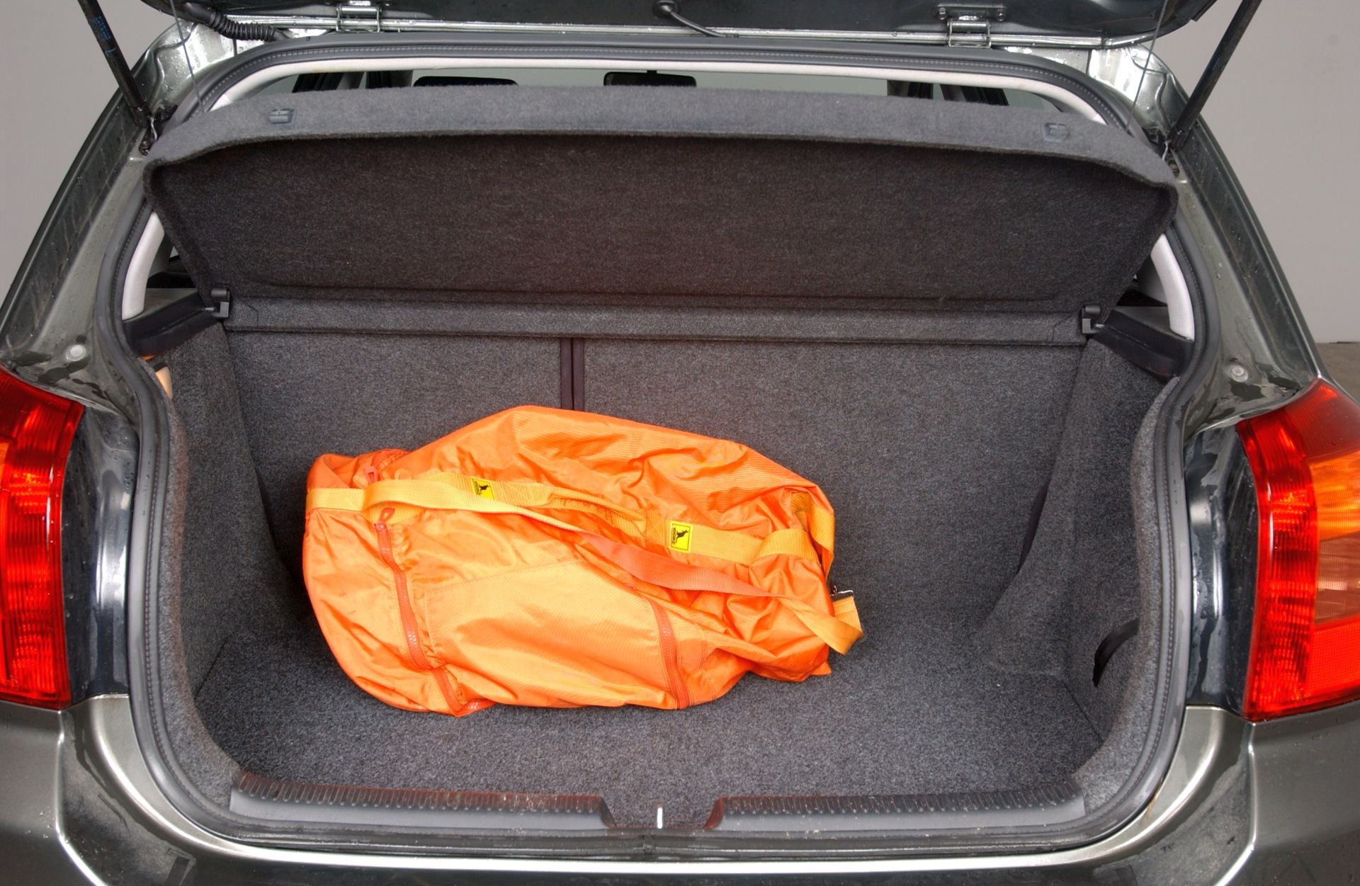 Toyota Corolla IX bagażnik