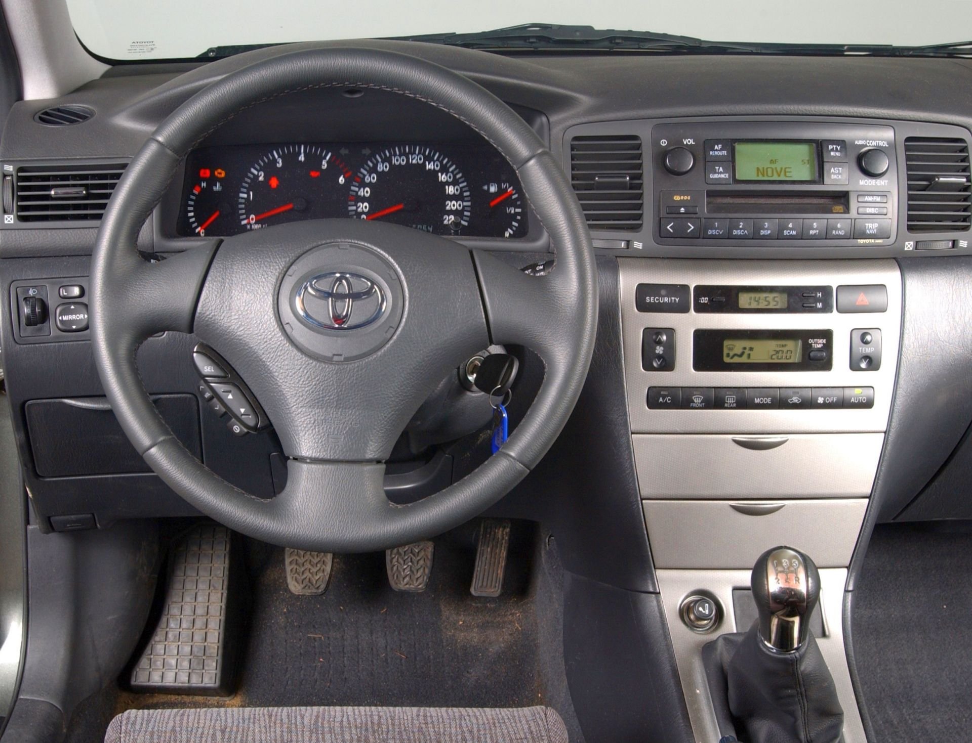 Toyota Corolla IX kokpit przedlift