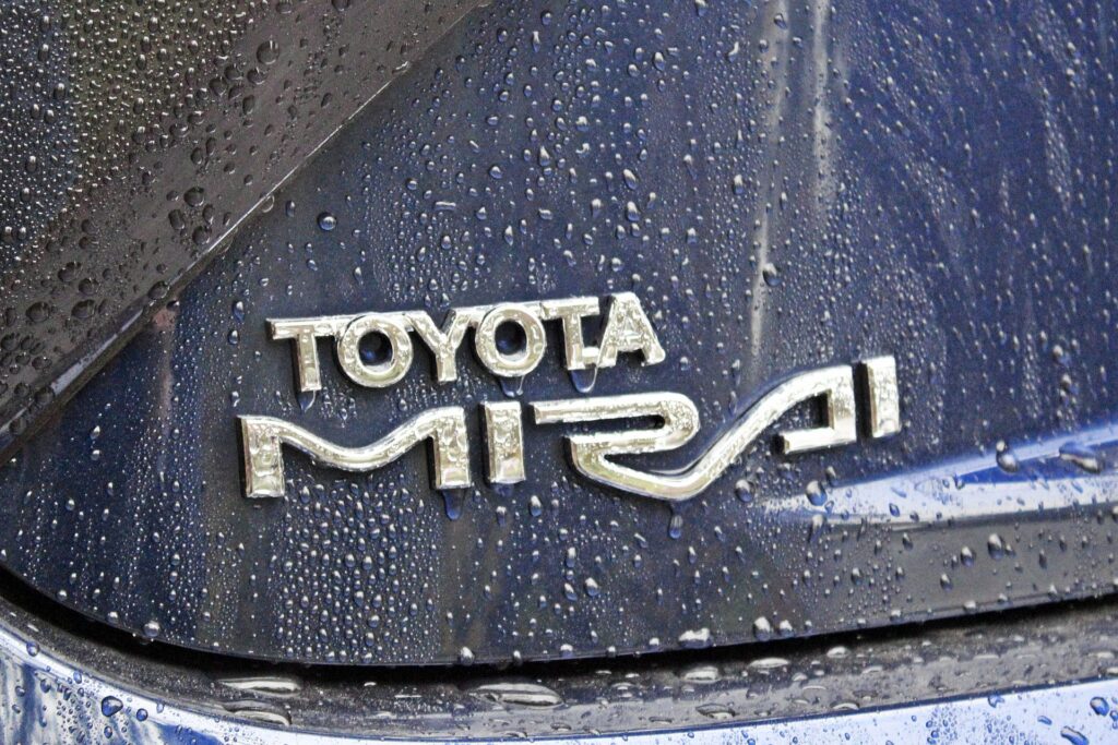 Toyota Mirai - napis