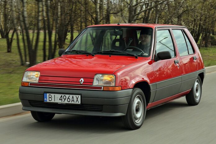 Renault 5 - przód
